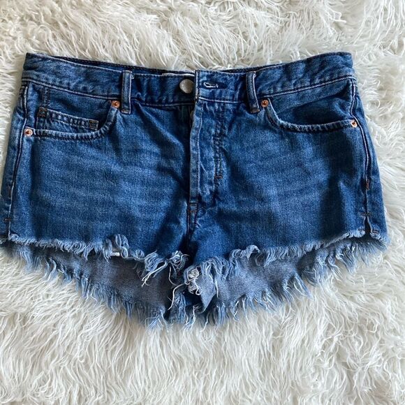We The Free Button Fly Frayed Hem Denim Jean Shorts Size 27 - Picture 4 of 11